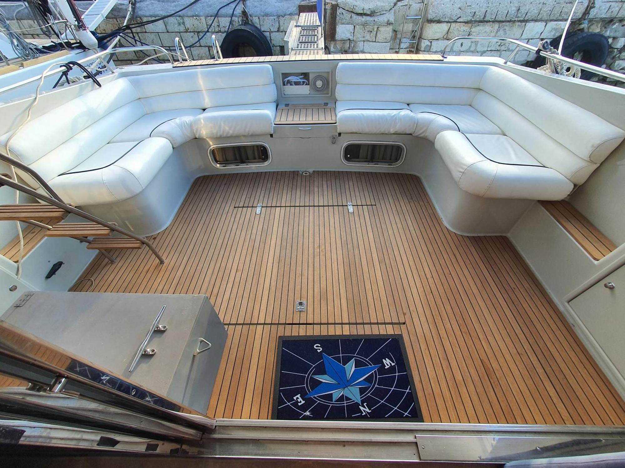 Yacht Zen Botel Heraklion (Crete)